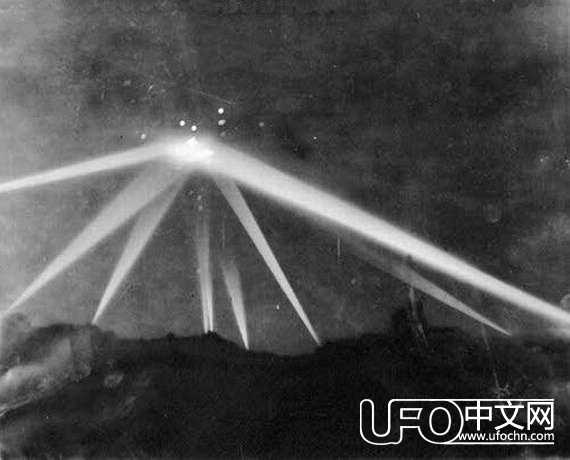 历史上一些著名的UFO照片989 / 作者:伤我心太深 / 帖子ID:1060