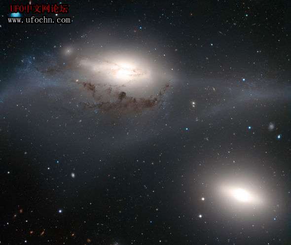 5000万光年发现碰撞漩涡星系：酷似宇宙之眼467 / 作者:伤我心太深 / 帖子ID:6623