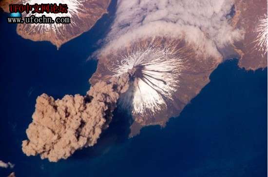 太空观测火山：萨瑞彻瑞火山在云层形成巨洞108 / 作者:伤我心太深 / 帖子ID:6896