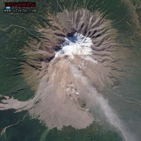 太空观测火山：萨瑞彻瑞火山在云层形成巨洞854 / 作者:伤我心太深 / 帖子ID:6896