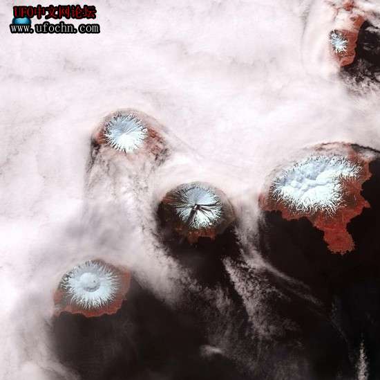 太空观测火山：萨瑞彻瑞火山在云层形成巨洞981 / 作者:伤我心太深 / 帖子ID:6896