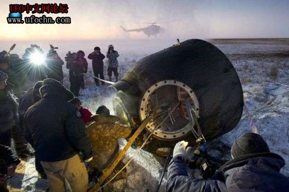 一周太空图片：巨型黑洞每秒旋转800周(图)349 / 作者:伤我心太深 / 帖子ID:9150