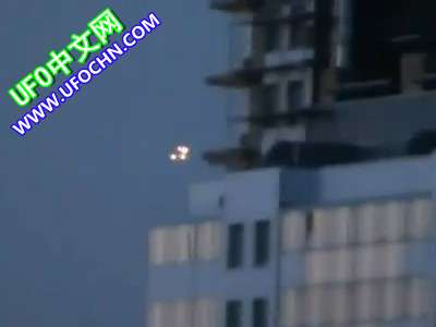 俄罗斯圣彼得堡惊现UFO 在城市上空漂浮275 / 作者:伤我心太深 / 帖子ID:11460