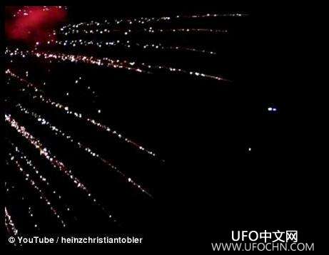瑞士拍摄到UFO照片 认为是外星人利用烟花伪装426 / 作者:UFO中文网 / 帖子ID:15046