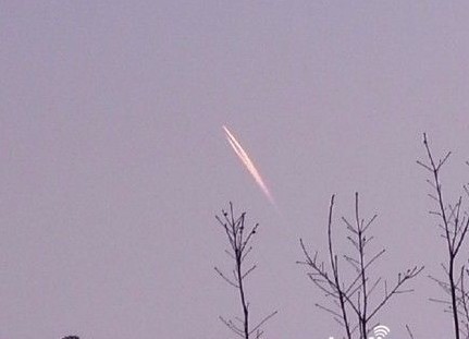 吉林长春市民拍到UFO照片 有人指出是飞机447 / 作者:UFO中文网 / 帖子ID:16445