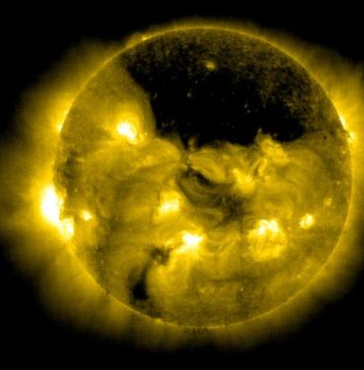 国际太空站拍摄到太阳极区的冕洞现象551 / 作者:UFO中文网 / 帖子ID:17127