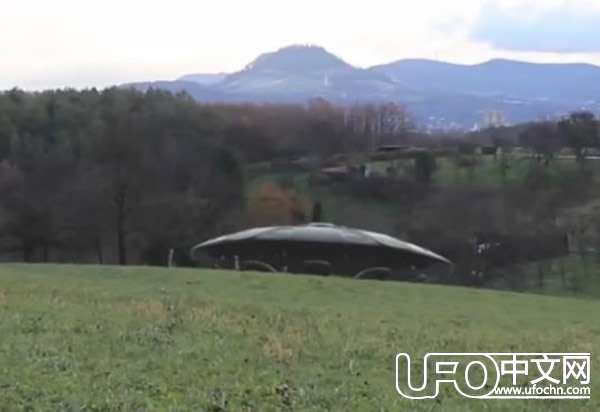一架飞碟降落在德国，两个外星人出舱？380 / 作者:UFO中文网 / 帖子ID:18011