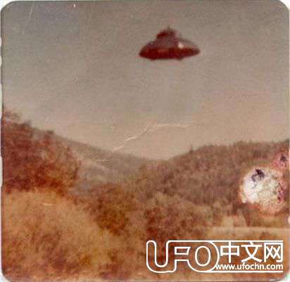 英国《伦敦邮报》展示百年来各地UFO照片577 / 作者:静风 / 帖子ID:3515