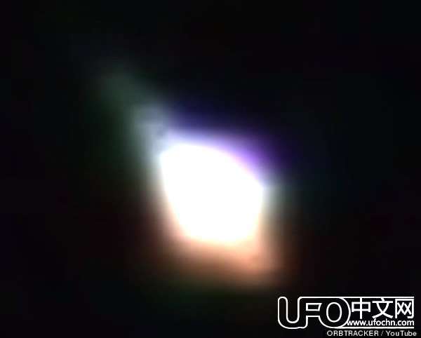 世界UFO日：澳洲帝国湾拍到一个发光不明飞行物体797 / 作者:伤我心太深 / 帖子ID:18335