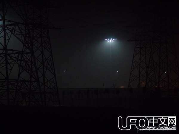 上海游客拍摄到UFO  被误认的路灯747 / 作者:骑UFO看外星人 / 帖子ID:18768