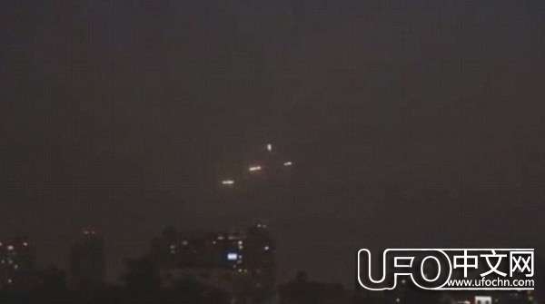 12月23日智利天空惊现神秘发光体 目击者称似“UFO舰队&quot;【视频】635 / 作者:hhak003 / 帖子ID:21077
