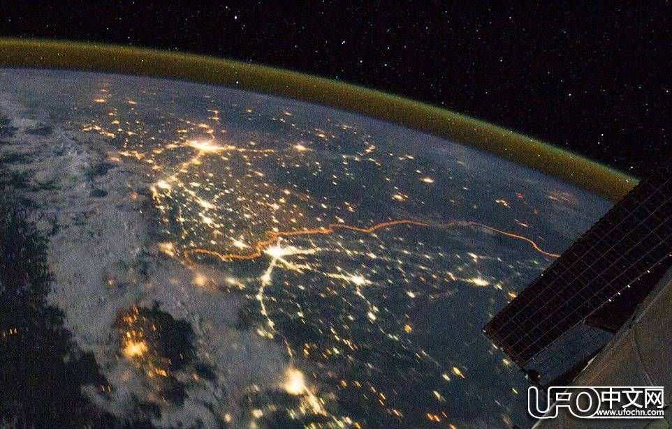 从太空看地球上两国的边界线516 / 作者:骑UFO看外星人 / 帖子ID:21097