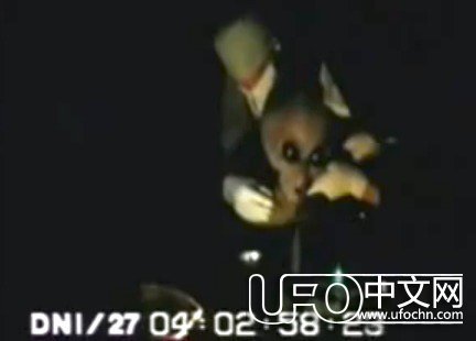 美国51区审讯外星人小灰人机密视频曝光？880 / 作者:伤我心太深 / 来源: