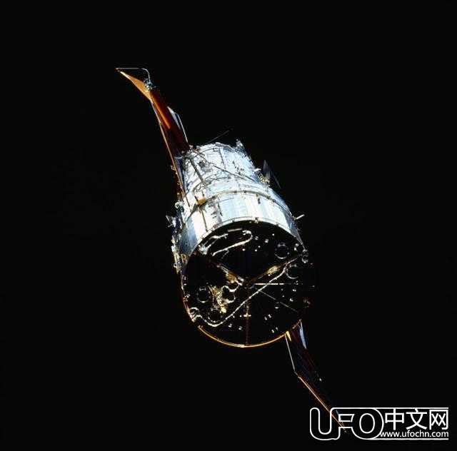 见过哈勃望远镜拍摄的星球 你知道哈勃的镜片长什么样吗？875 / 作者:○o涅槃旋舞o / 帖子ID:23045