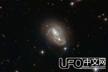 奇异8：哈勃望远镜观测不同寻常的星系撞击637 / 作者:兔哥 / 帖子ID:23512