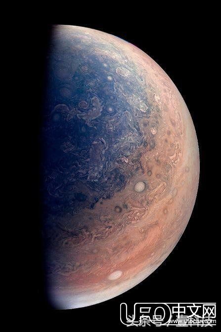 NASA公布木星探测器朱诺号飞掠木星极地时拍摄的极地顶部照片629 / 作者:Seven / 帖子ID:23879