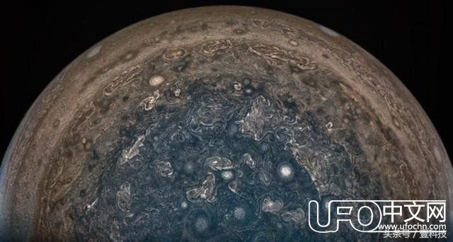 NASA公布木星探测器朱诺号飞掠木星极地时拍摄的极地顶部照片833 / 作者:Seven / 帖子ID:23879