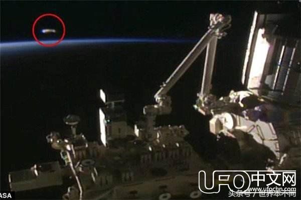 NASA播放空间站直播视频时 网友发现UFO逃离地球画面723 / 作者:UFO中文网 / 帖子ID:24171