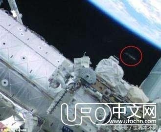 NASA播放空间站直播视频时 网友发现UFO逃离地球画面318 / 作者:UFO中文网 / 帖子ID:24171