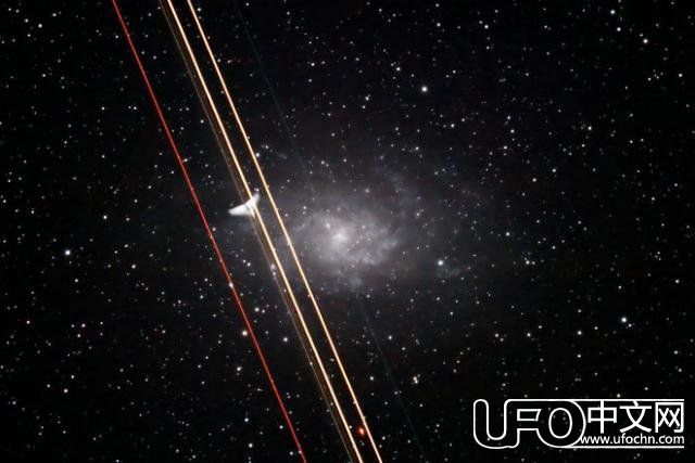当飞机快速穿越一个”星系“被拍摄到的瞬间113 / 作者:418721571 / 帖子ID:24416