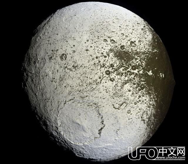 当飞机快速穿越一个”星系“被拍摄到的瞬间222 / 作者:418721571 / 帖子ID:24416