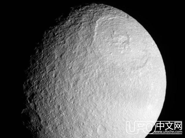 当飞机快速穿越一个”星系“被拍摄到的瞬间96 / 作者:418721571 / 帖子ID:24416