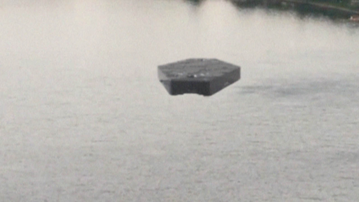 震撼! 伊利奥斯目睹到云盘状UFO521 / 作者:谷拜歌 / 帖子ID:24609