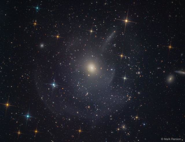 M89：带有外壳层和气柱的椭圆星系319 / 作者:erhuoliangzi / 帖子ID:24740