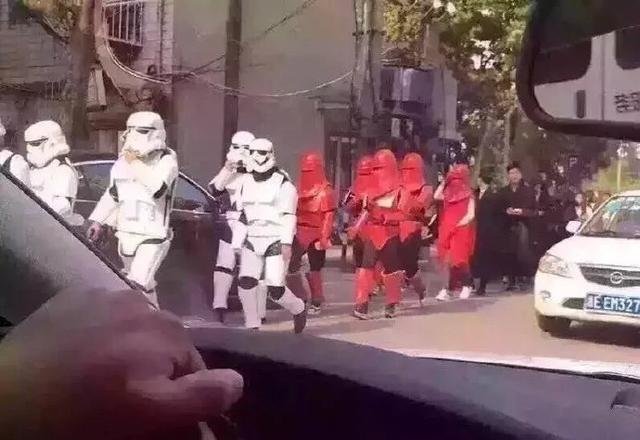 还记着这位被交警拦住的银河系王子吗？他的臣民开飞船来接他了117 / 作者:admin / 帖子ID:24980