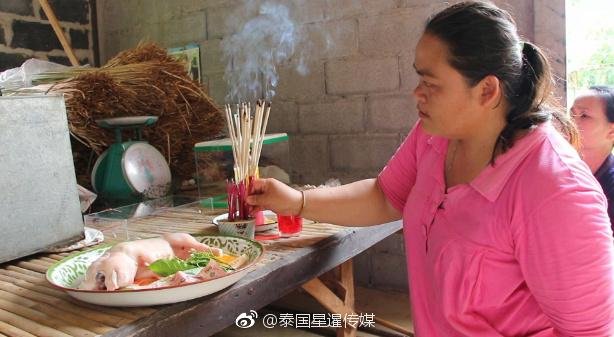泰国怪胎小猪像外星人 居民纷纷上香求彩票57 / 作者:上校 / 帖子ID:25256