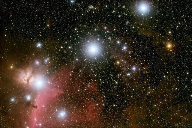 距离地球7000光年，著名的”创世之柱“老鹰星云的另外一个角度的照片470 / 作者:admin / 帖子ID:25366