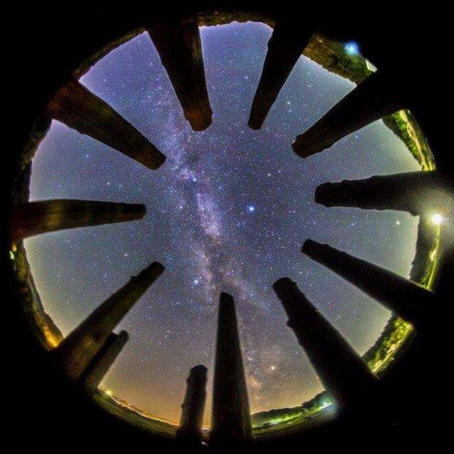 两个即将合并的超大质量黑洞，太空中的涟漪198 / 作者:admin / 帖子ID:25560