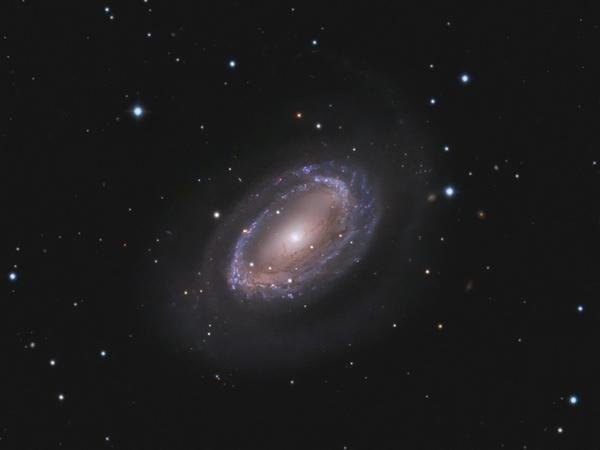 M13是最显眼、最著名的球状星团之一，用双筒望远镜即可望见113 / 作者:admin / 帖子ID:25593