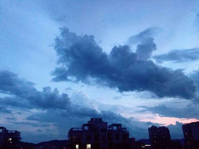 昨晚杭城狂风肆起，乌云压城，朋友圈脑洞大开，上演科幻大片！957 / 作者:佐助 / 帖子ID:25646