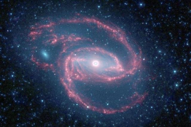 旋涡星系NGC1097的中心发生了什么事情？267 / 作者:admin / 帖子ID:25710