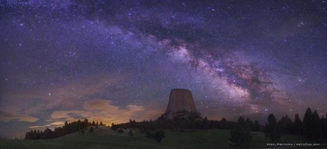 旋涡星系NGC1097的中心发生了什么事情？83 / 作者:admin / 帖子ID:25710