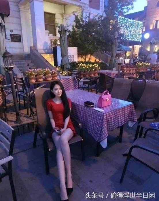 姑娘硬是把裙子穿出了黑洞的感觉啊621 / 作者:漫随 / 帖子ID:25724