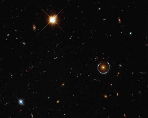 宇宙视错觉“引力透镜”：爱因斯坦预言测量恒星质量235 / 作者:admin / 帖子ID:25902