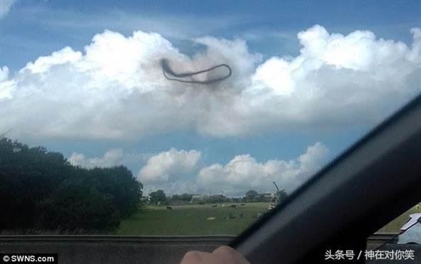 UFO现踪？英国天空飘「神秘黑圈」942 / 作者:admin / 帖子ID:26071
