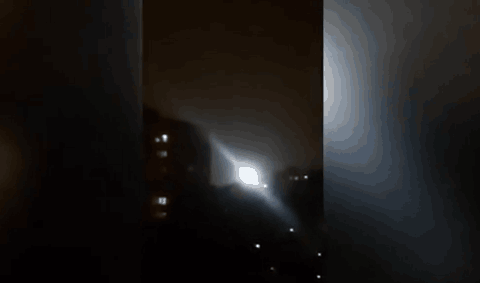 拍到的UFO是个白光球是什么896 / 作者:伤我心太深 / 帖子ID:26381