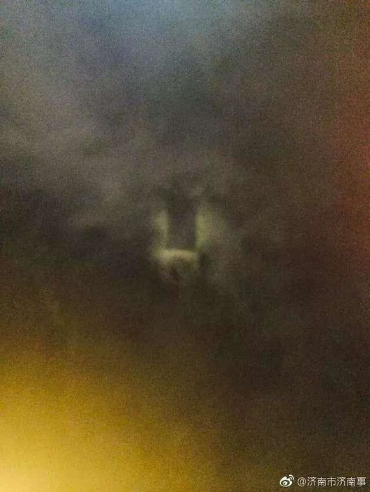 济南天空昨晚出现UFO，是神秘云彩还是外星文明迈入地球之门164 / 作者:124479387 / 帖子ID:26780
