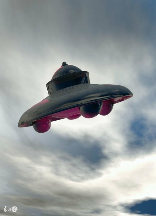 UFO出现在上空，8秒后超越汽车的速度飞走650 / 作者:qq1023234136 / 帖子ID:26944