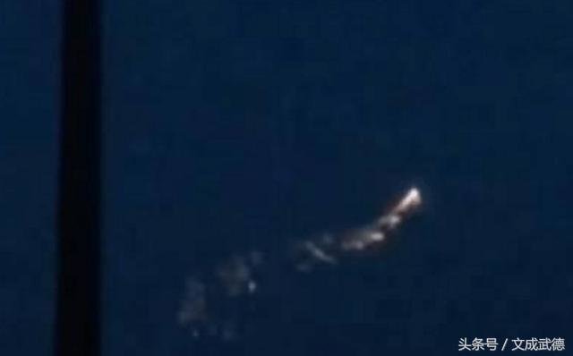 今日英国天空突现UFO 螺旋飞行并拖行火焰722 / 作者:小月 / 帖子ID:26996