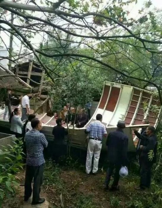 湖北恩施坠落两UFO268 / 作者:a1316315658 / 帖子ID:27144