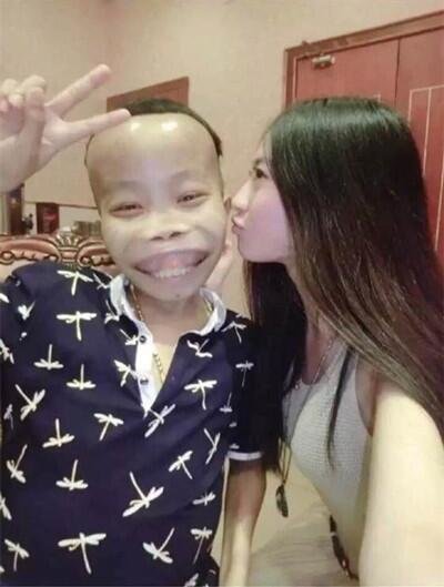 网红外星文明陈山的奢侈生活703 / 作者:775852121 / 帖子ID:27502