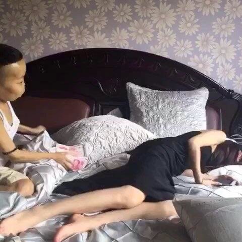网红外星文明陈山的奢侈生活693 / 作者:775852121 / 帖子ID:27502