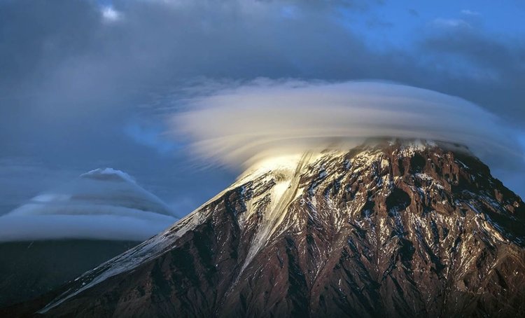 火山顶端的云像极了“UFO”，难道真的有来自天外的来客？135 / 作者:124959377 / 帖子ID:27596