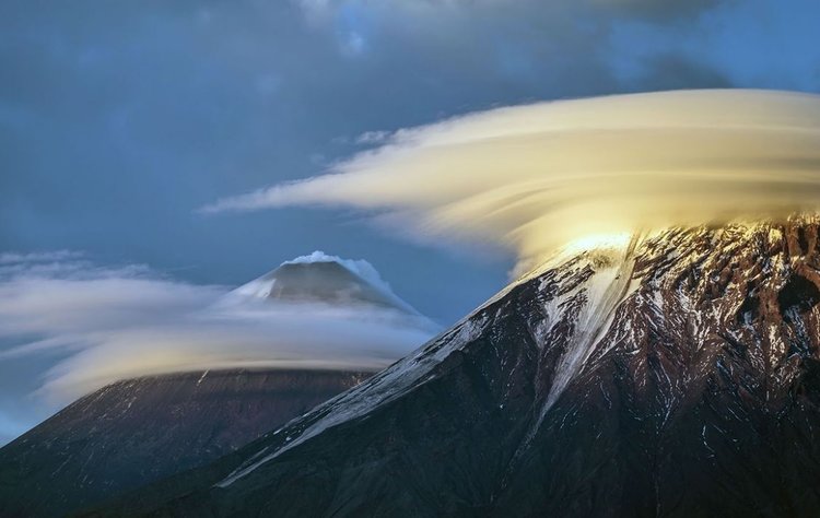 火山顶端的云像极了“UFO”，难道真的有来自天外的来客？715 / 作者:124959377 / 帖子ID:27596