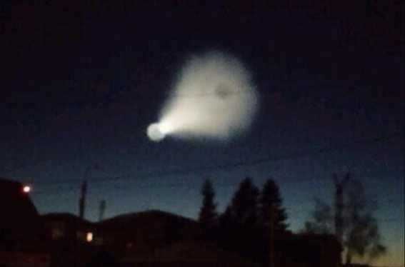 俄罗斯上空奇景：像是一架巨型UFO穿越虫洞来到地球971 / 作者:鹏少 / 帖子ID:27692