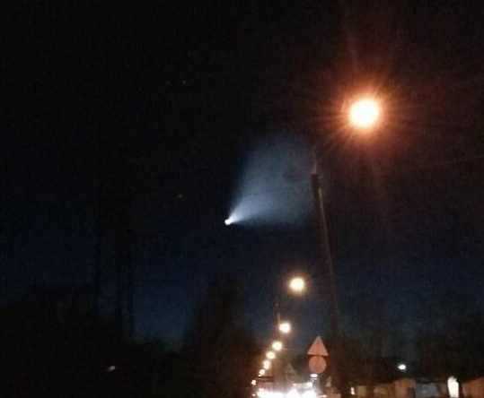 俄罗斯上空奇景：像是一架巨型UFO穿越虫洞来到地球643 / 作者:鹏少 / 帖子ID:27692